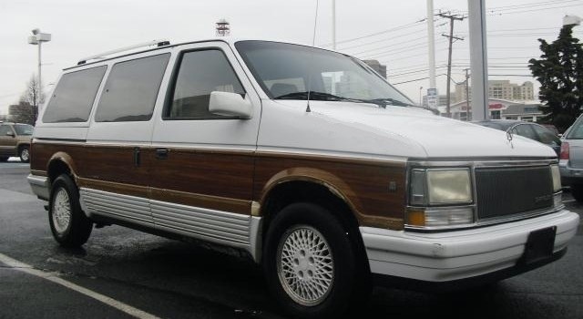 tn_30-1990_Chrysler_Town_&_Country_minivan