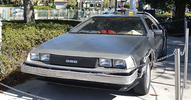 tn_36-1024px-'81-'82_DeLorean_DMC-12