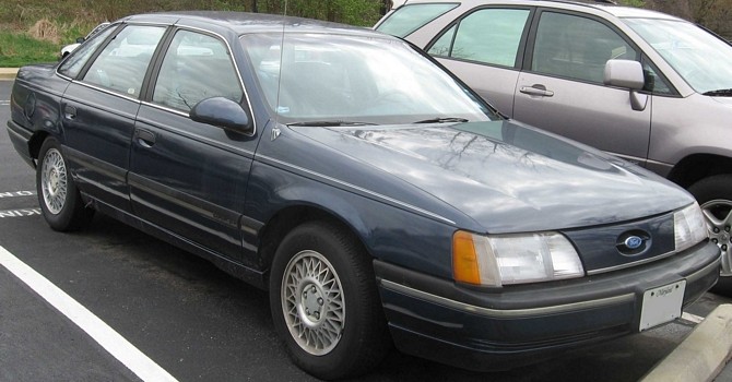 tn_47-1st_Ford_Taurus_GL_sedan