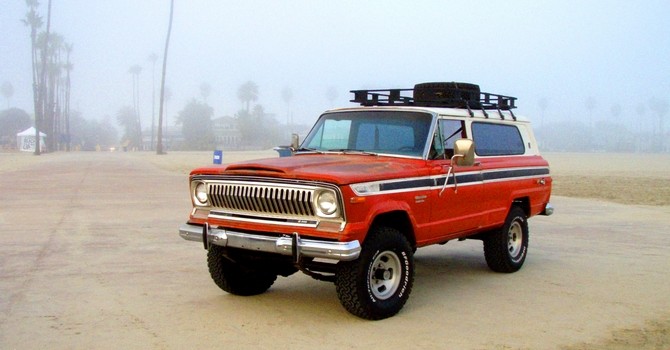 tn_55-1974_Jeep_Cherokee_S_-_Beach