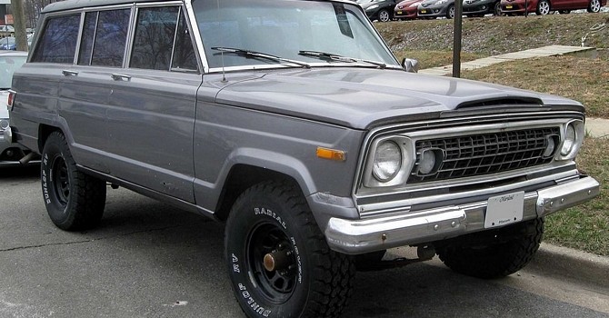 tn_56-1024px-Jeep_Wagoneer_front