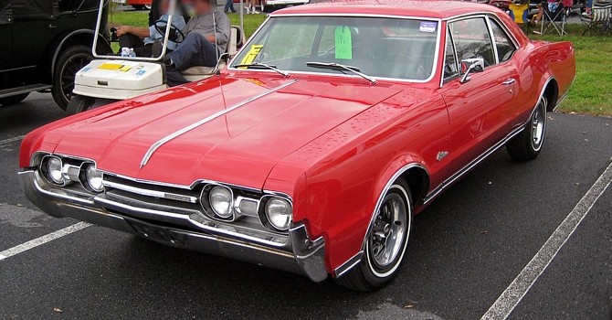 tn_78-1967_Oldsmobile_4-4-2_in_red