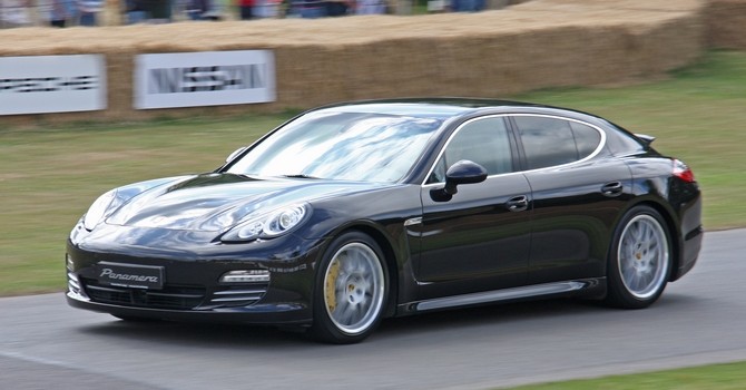 tn_87-Porsche_Panamera_4S