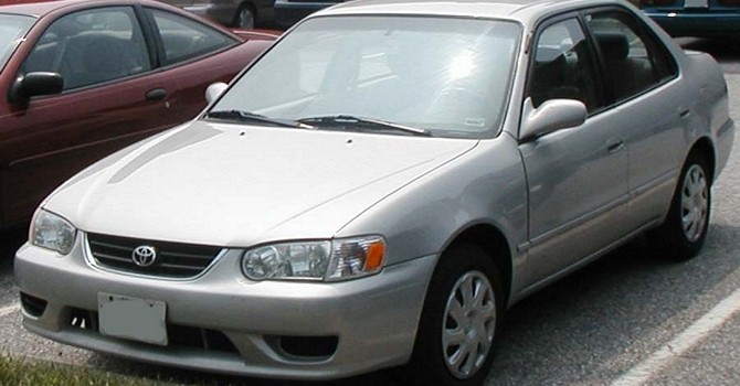 tn_95-Toyota-Corolla-sedan