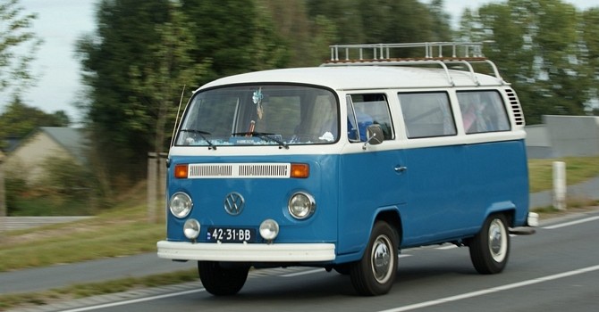 tn_99-1975_Volkswagen_T2B_(5686553332)